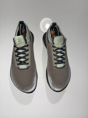 Flux Footwear Gray and Green Women's Athletic Shoes Size 8